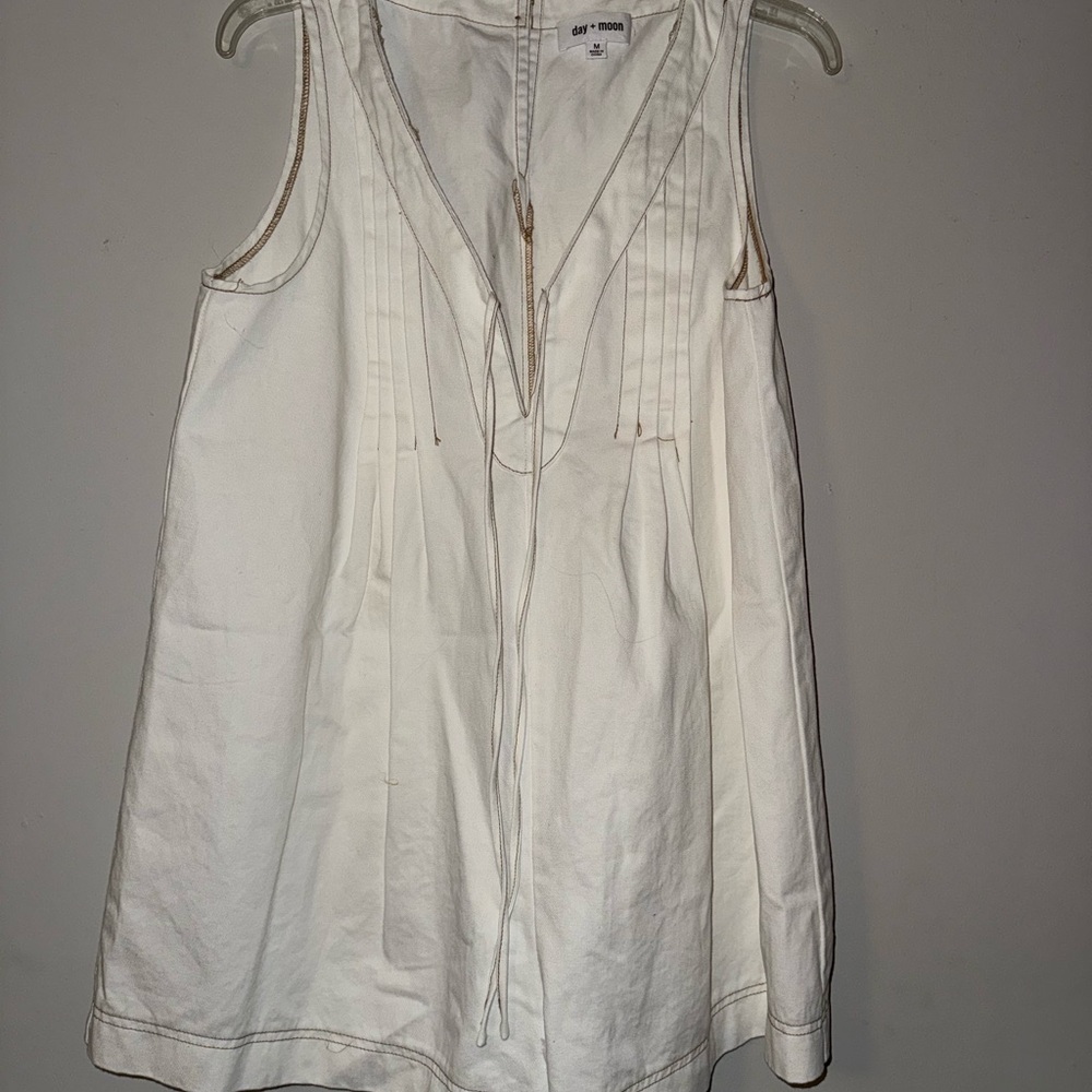 Elegant White Sleeveless Mini Dress